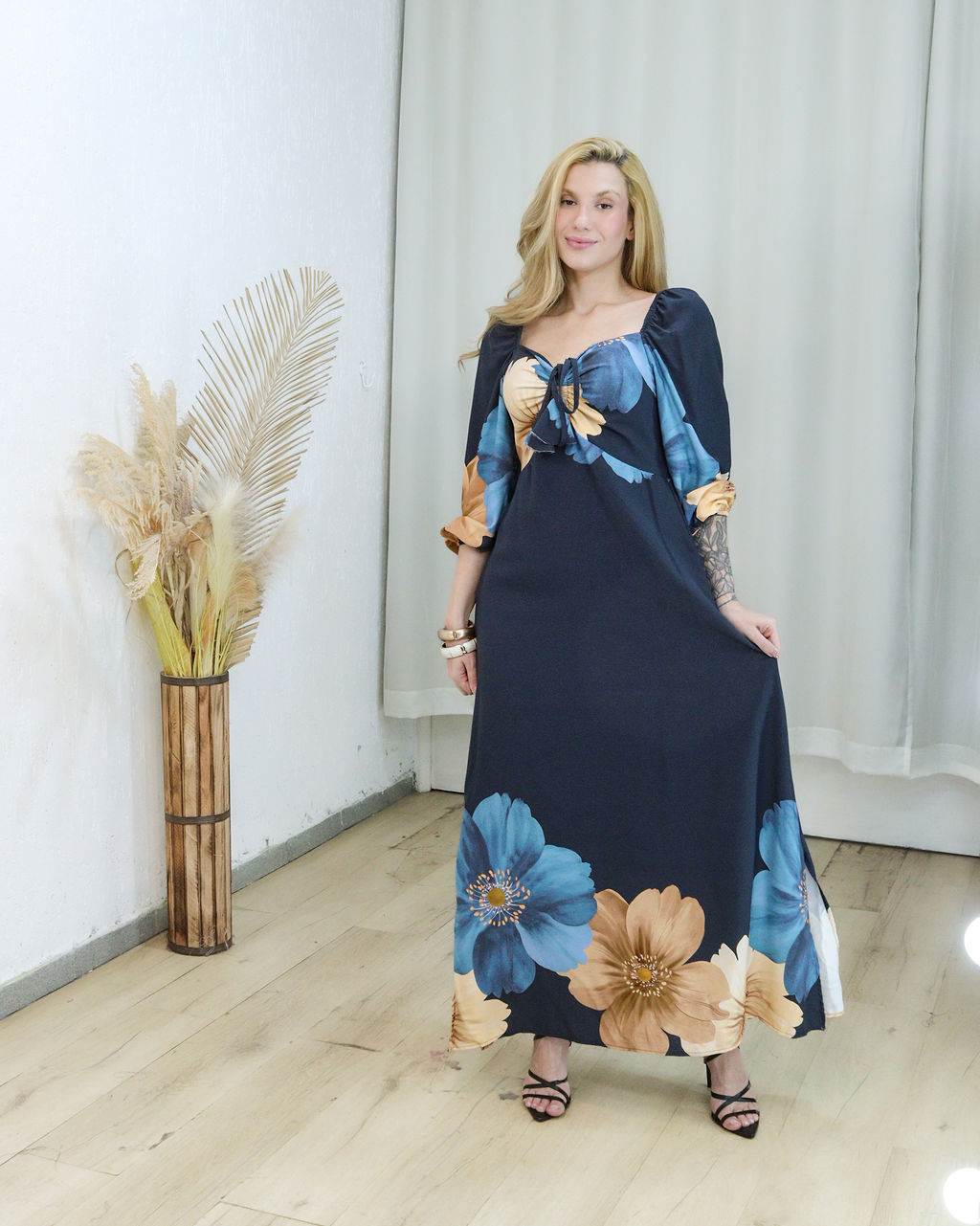 vestido larisa flor da camelia preto