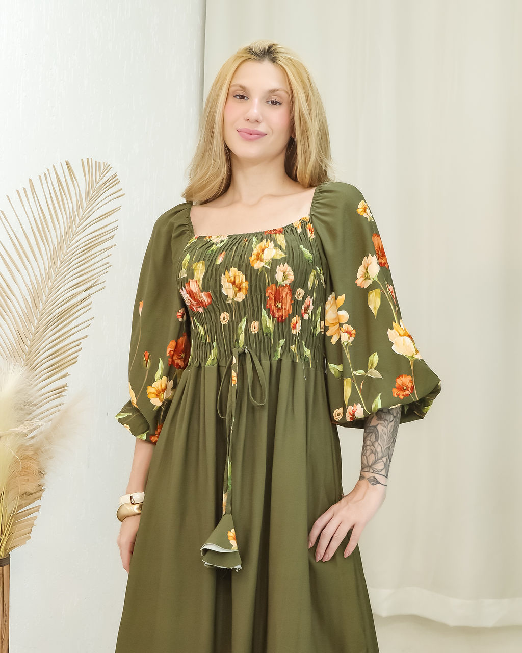 vestido aline flor amapola marrom